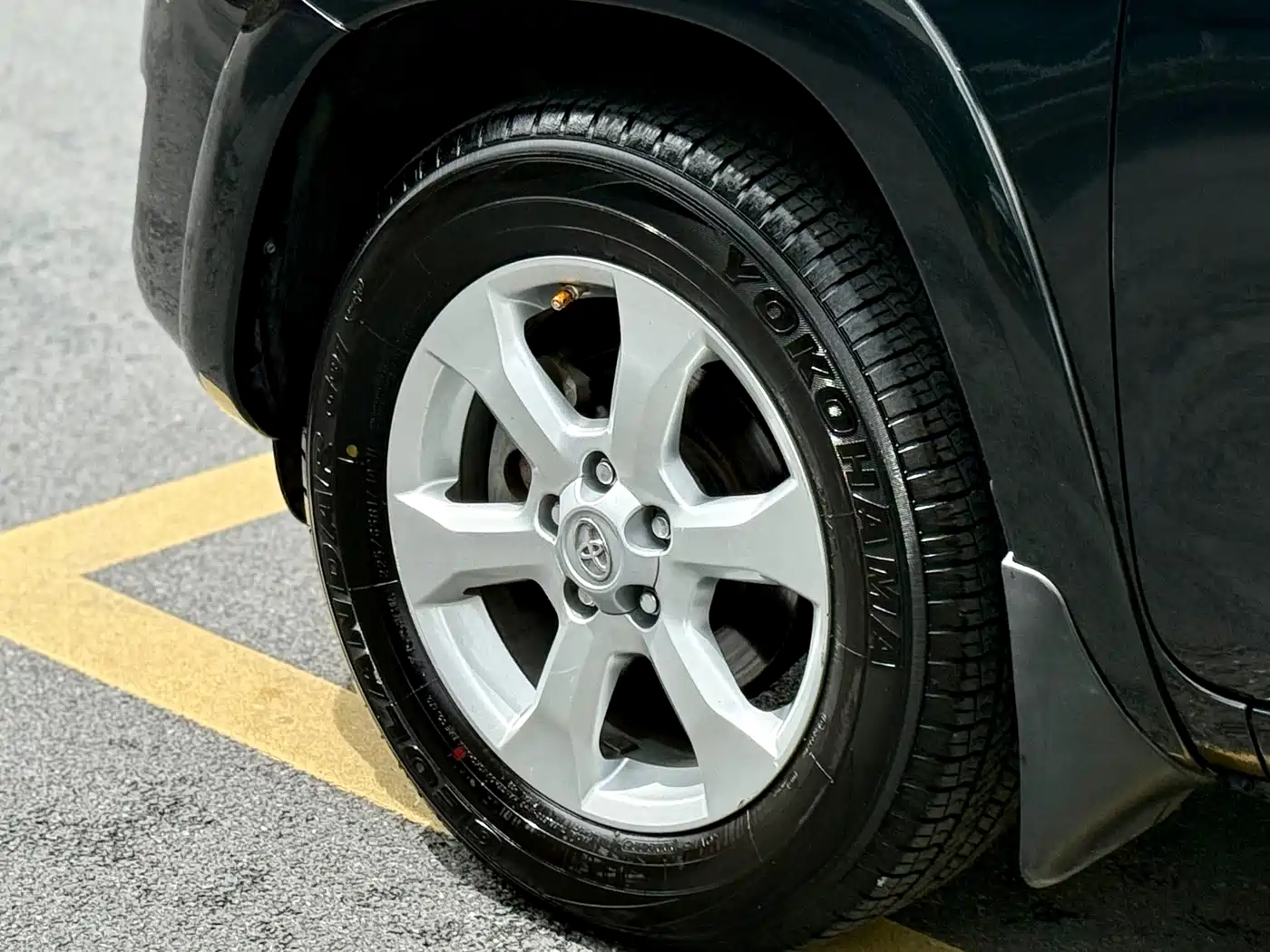 Toyota RAV4 Rongfang 2010 2.4L Manual Luxury Upgrade Edition фото 9