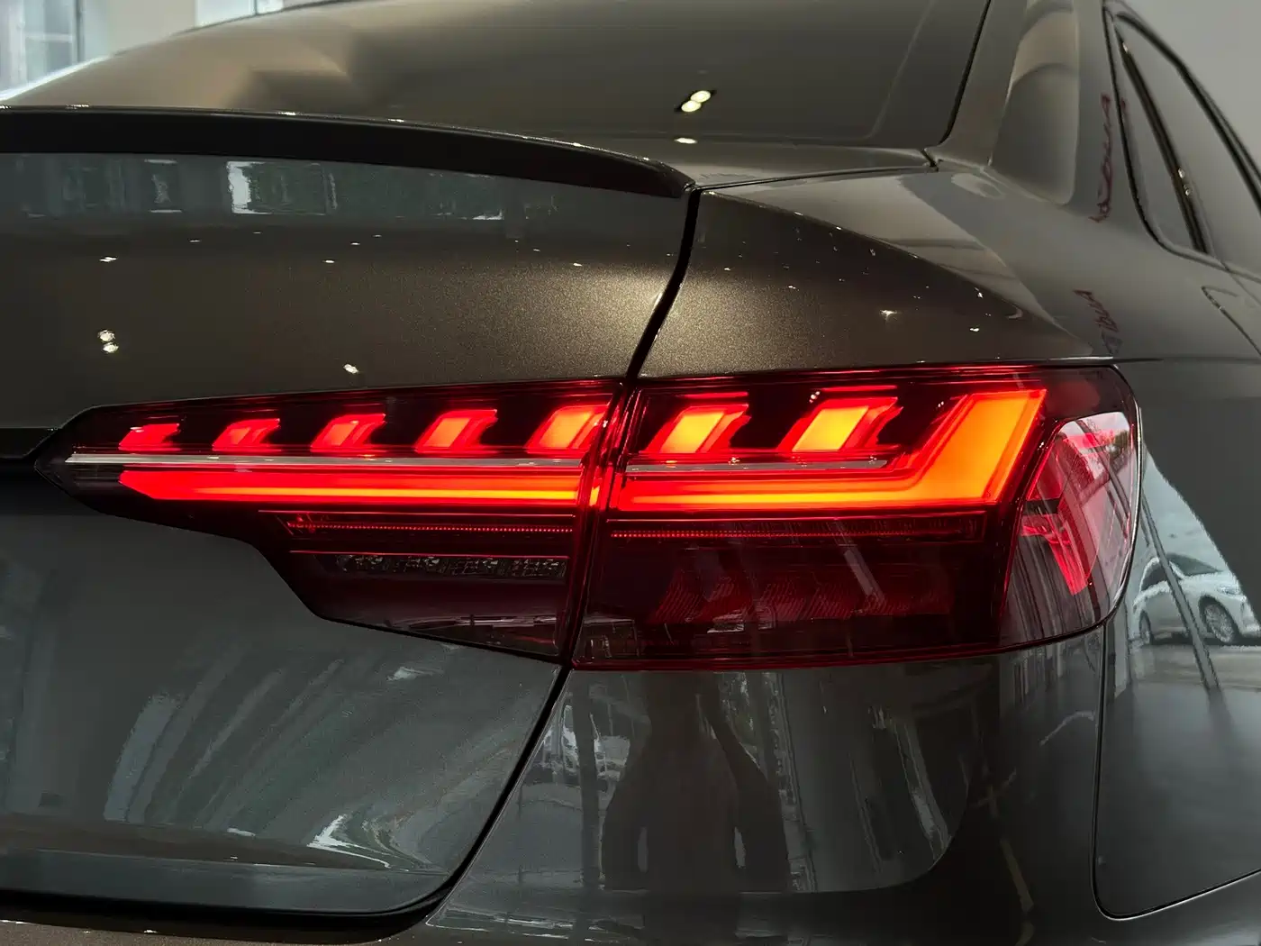 Photo 9 - Audi A4L