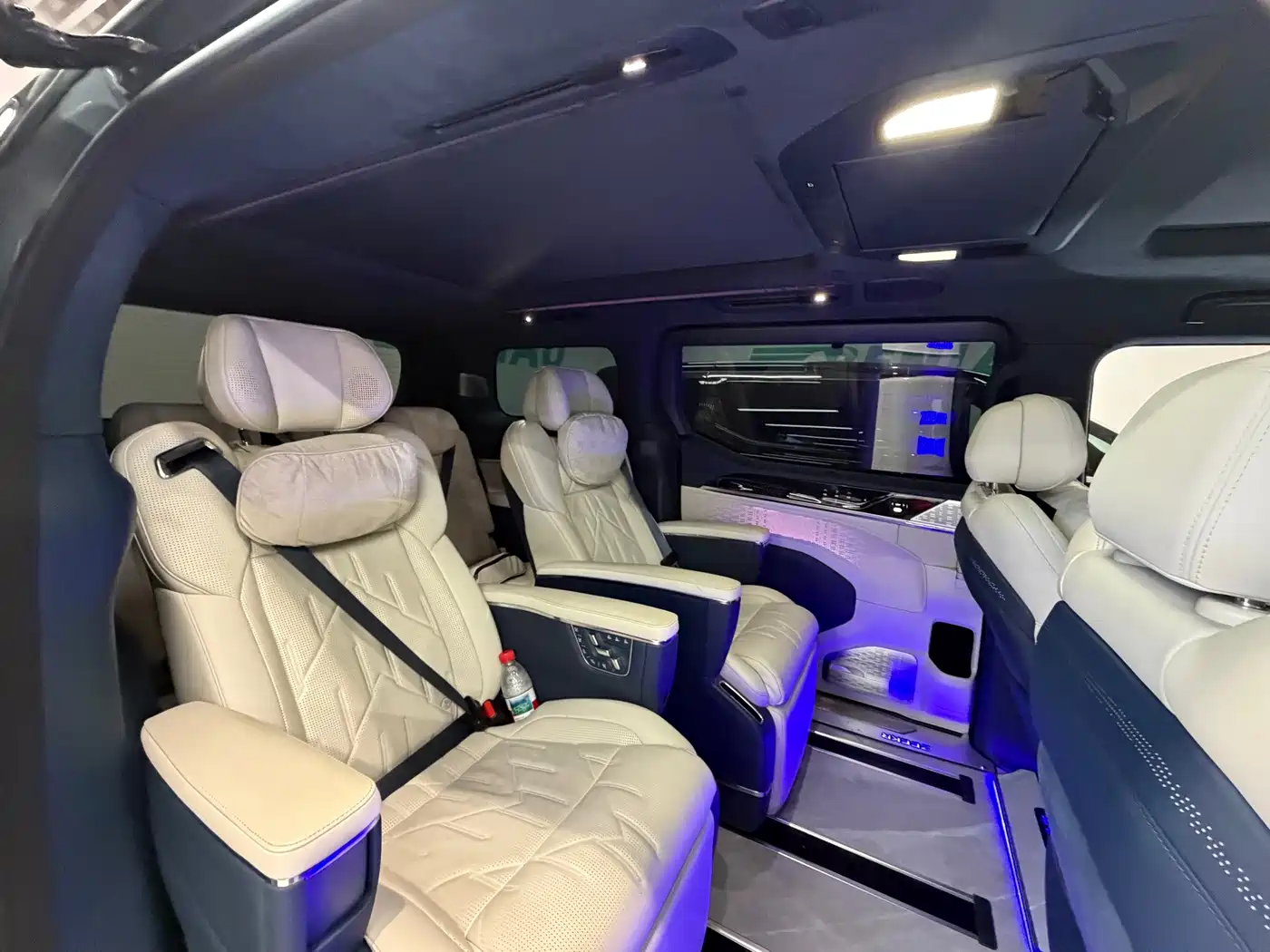 ZEEKR 009 2025 2024 6-seat Executive AWD 108kWh