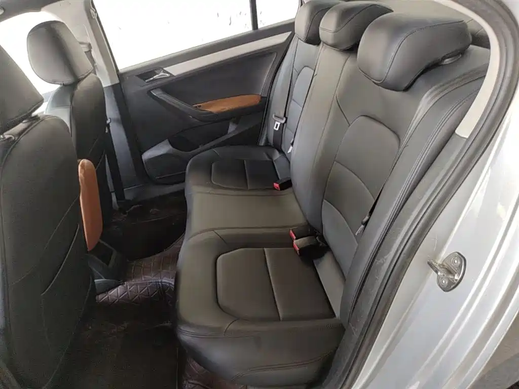 Volkswagen Jetta 2015 1.4L Manual Comfort фото 17