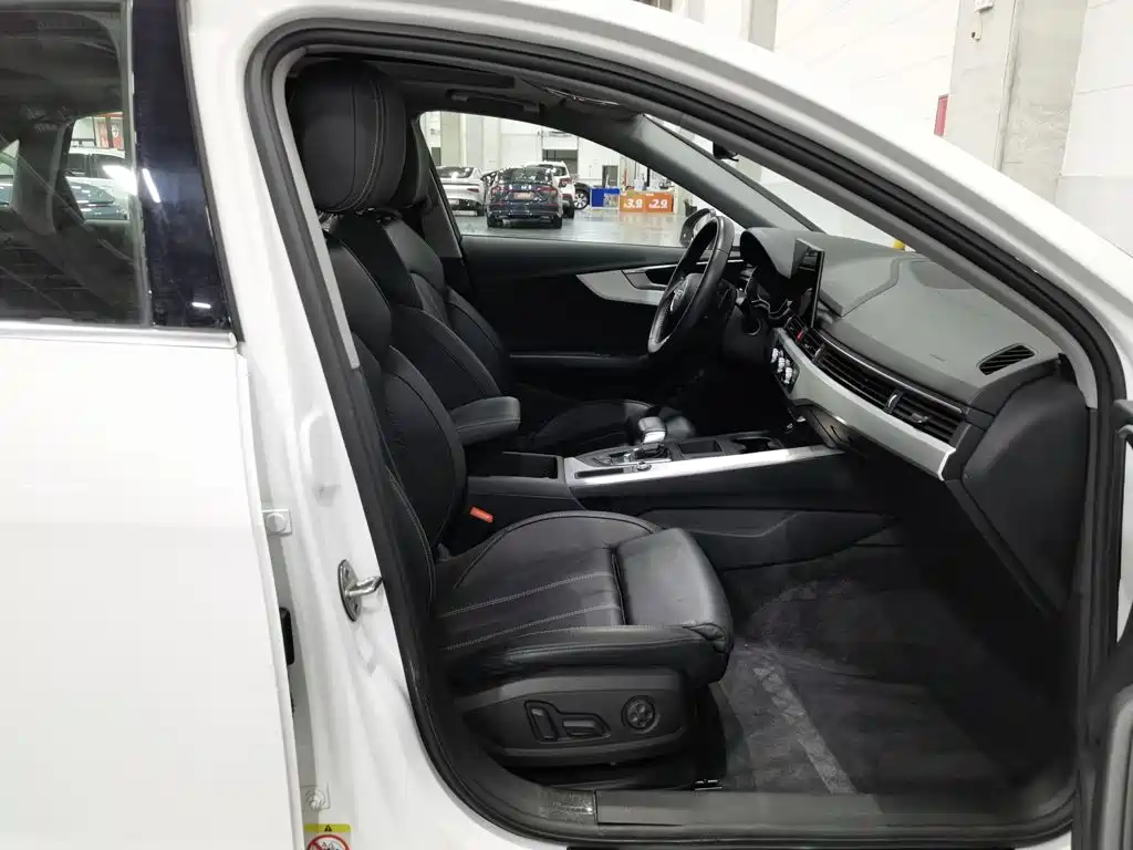Фото 23 - Audi A4L