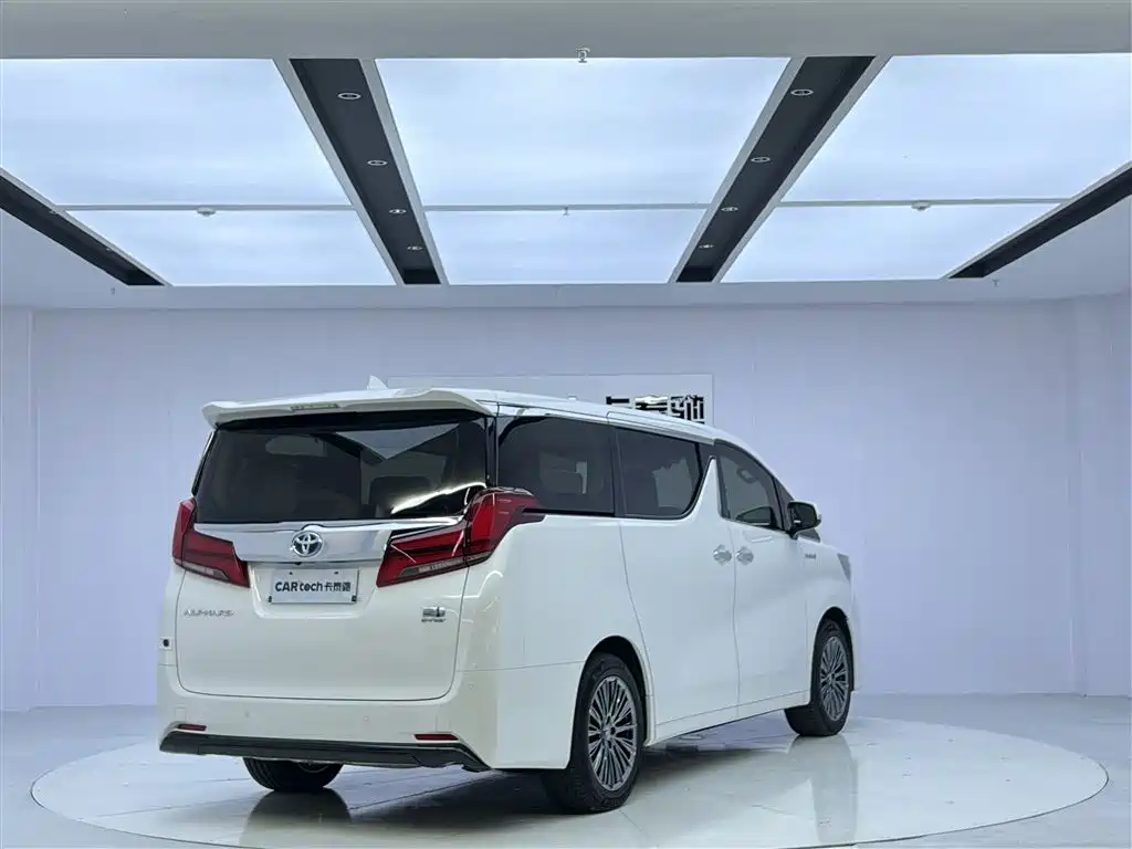 Toyota Alphard 2021 Hybrid 2.5L Luxury фото 4