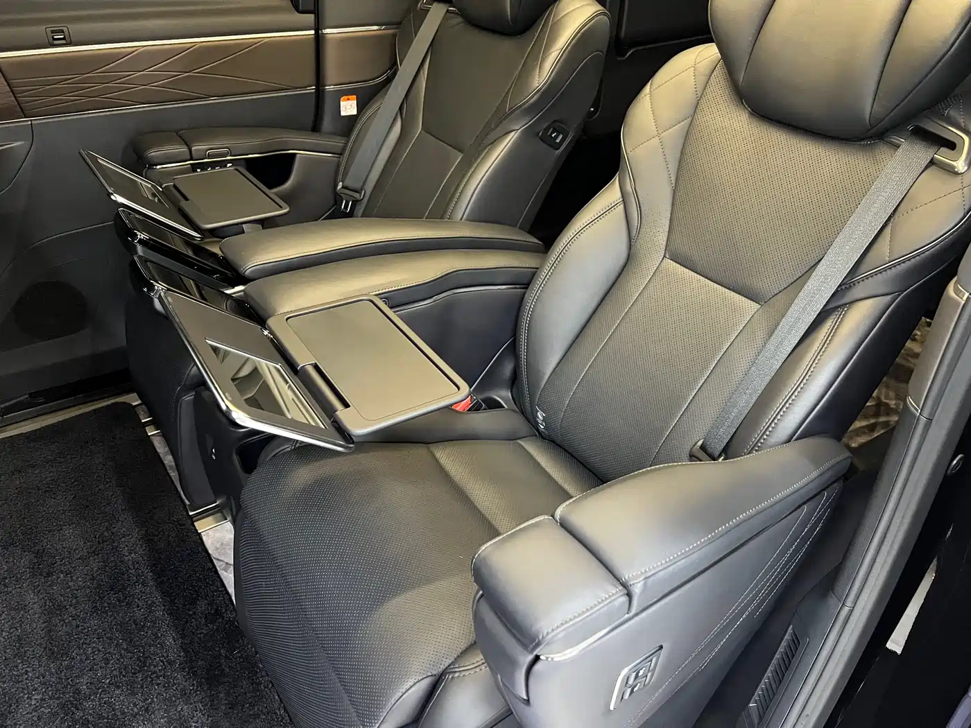 Toyota Vellfire 2024 Crown Hybrid 2.5L Executive Premium Edition фото 12