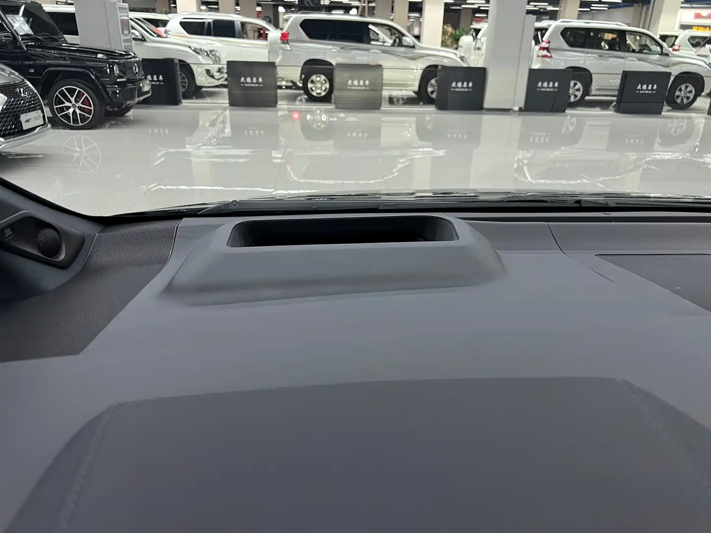 Toyota Vellfire 2024 Crown Hybrid 2.5L Executive Premium Edition фото 24