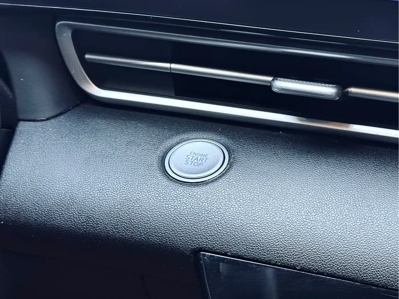 Hyundai Elantra 2021 1.5L CVT LUX Premium Edition фото 20