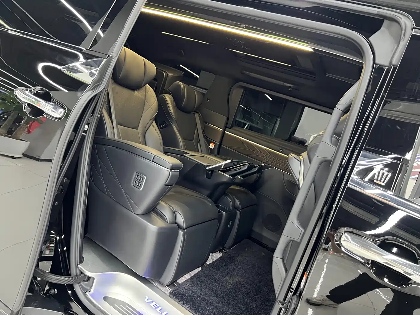 Toyota Vellfire 2024 Crown Hybrid 2.5L Executive Premium Edition фото 13