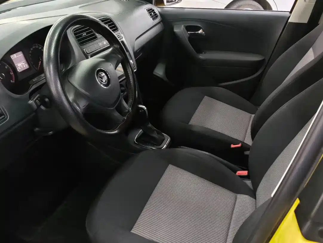 Volkswagen Polo 2016 1.4L Automatic Trend фото 4