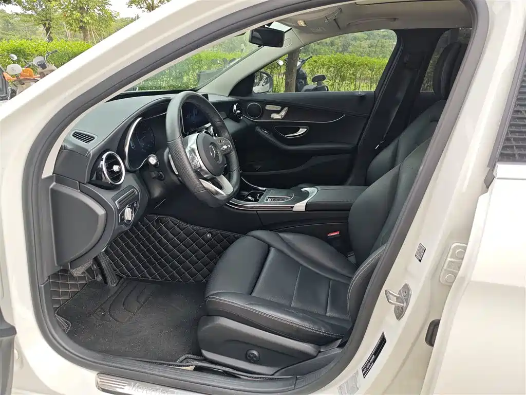 Фото 4 - Mercedes-Benz C-Class
