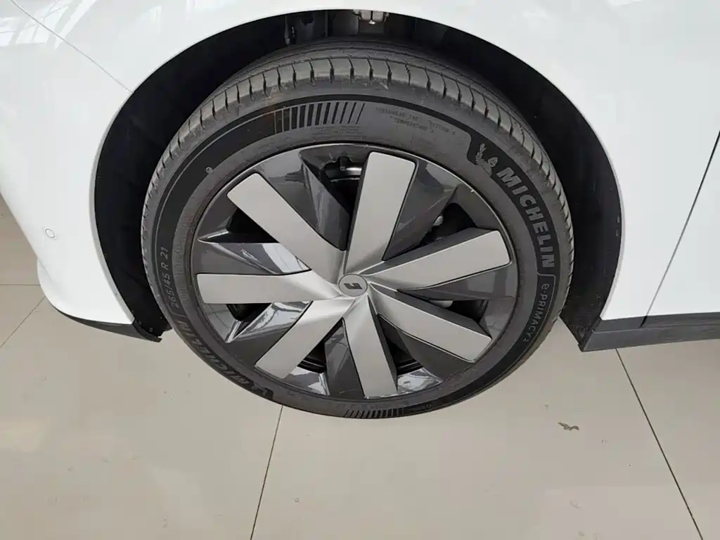 Li Auto i6 2025 2025 2WD Base Model