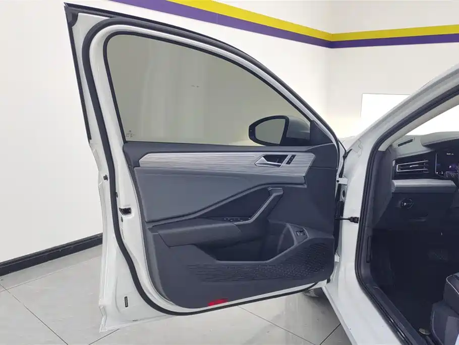 Volkswagen Sagitar 2023 300TSI DSG Surpassing Edition фото 7