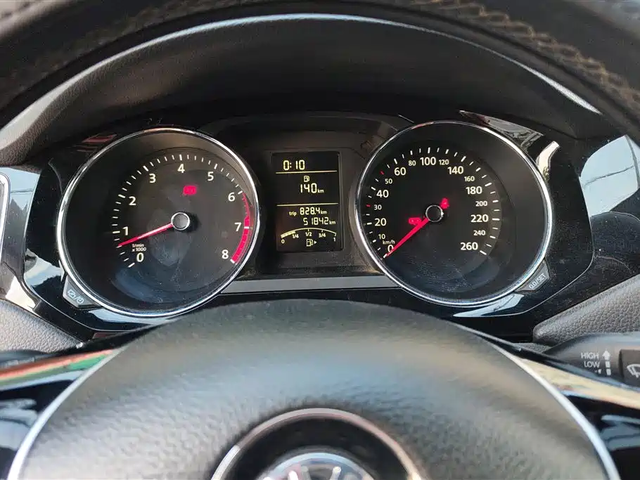 Volkswagen Sagitar 2015 1.6L Manual Comfort фото 14