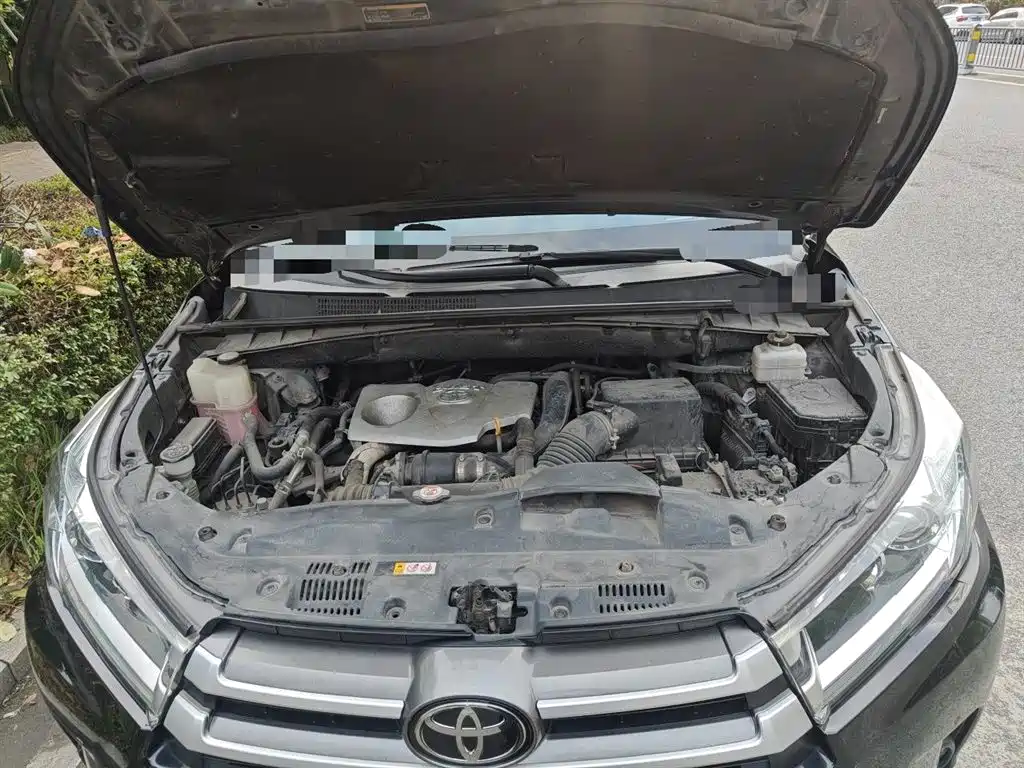 TOYOTA HIGHLANDER