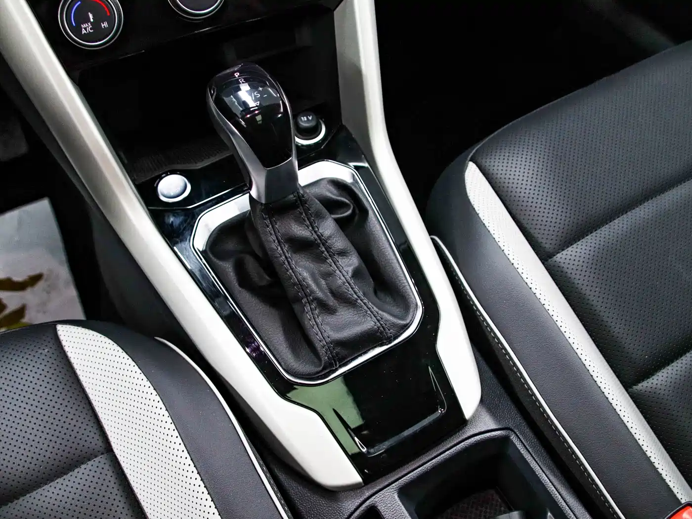 Volkswagen T-ROC 2023 280TSI DSG 2WD Time Edition фото 11