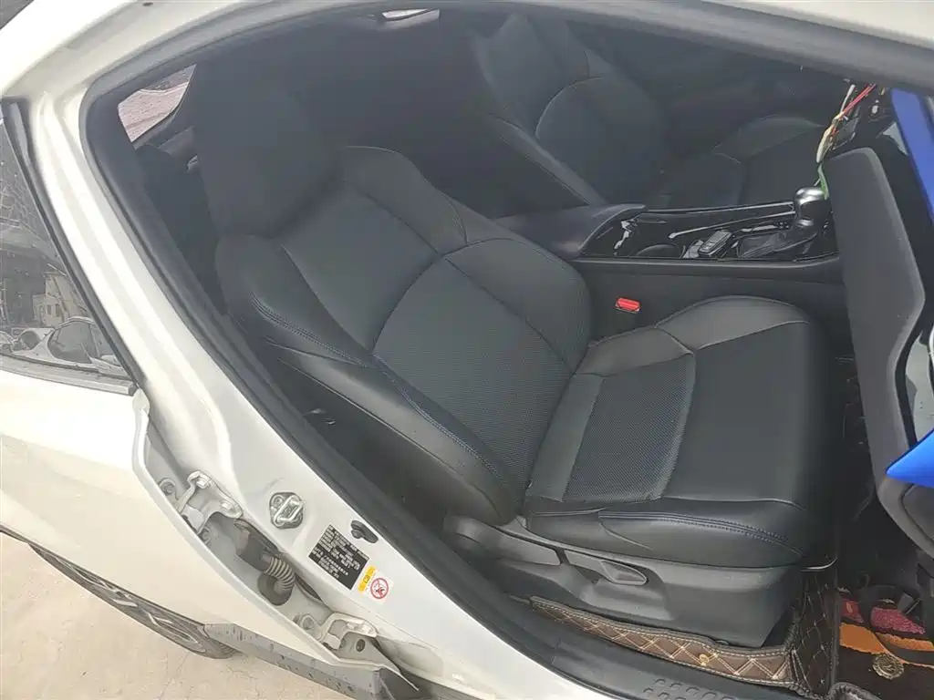 Toyota C-HR 2020 Model 2.0L Leading фото 24