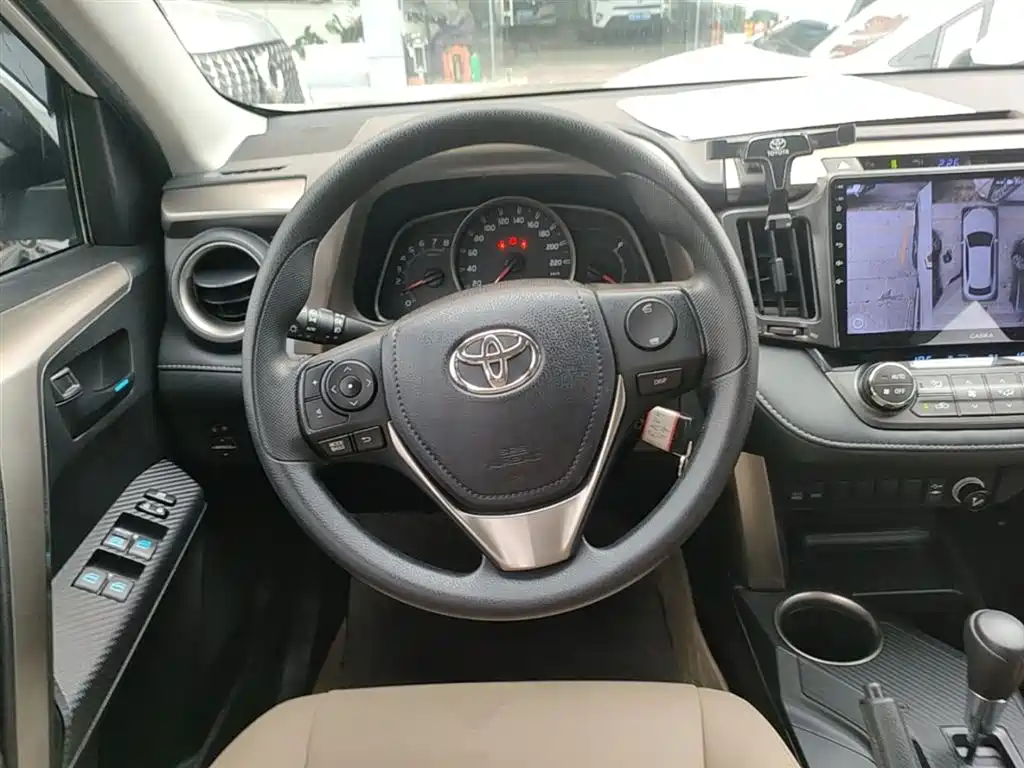 Toyota RAV4 Rongfang 2015 2.0L CVT 2WD Trend Edition фото 11