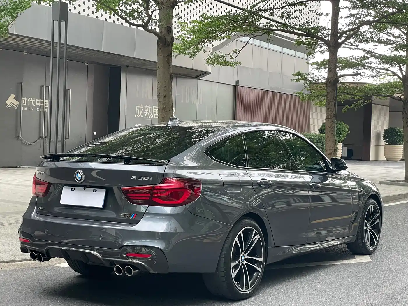 BMW 3 Series GT 2019 330i xDrive M Sport Black Night Edition фото 14