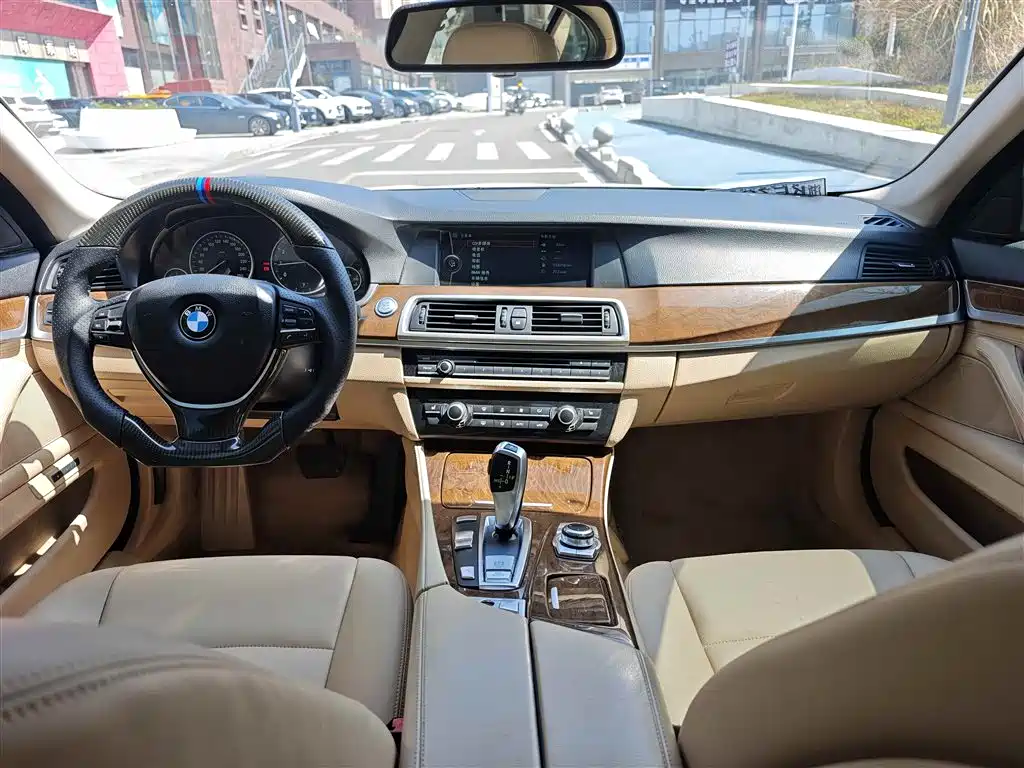 BMW 5 Series 2011 528Li Leading фото 17