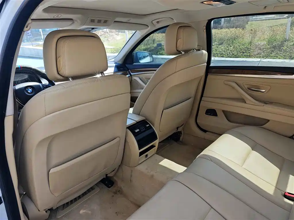 BMW 5 Series 2011 528Li Leading фото 13