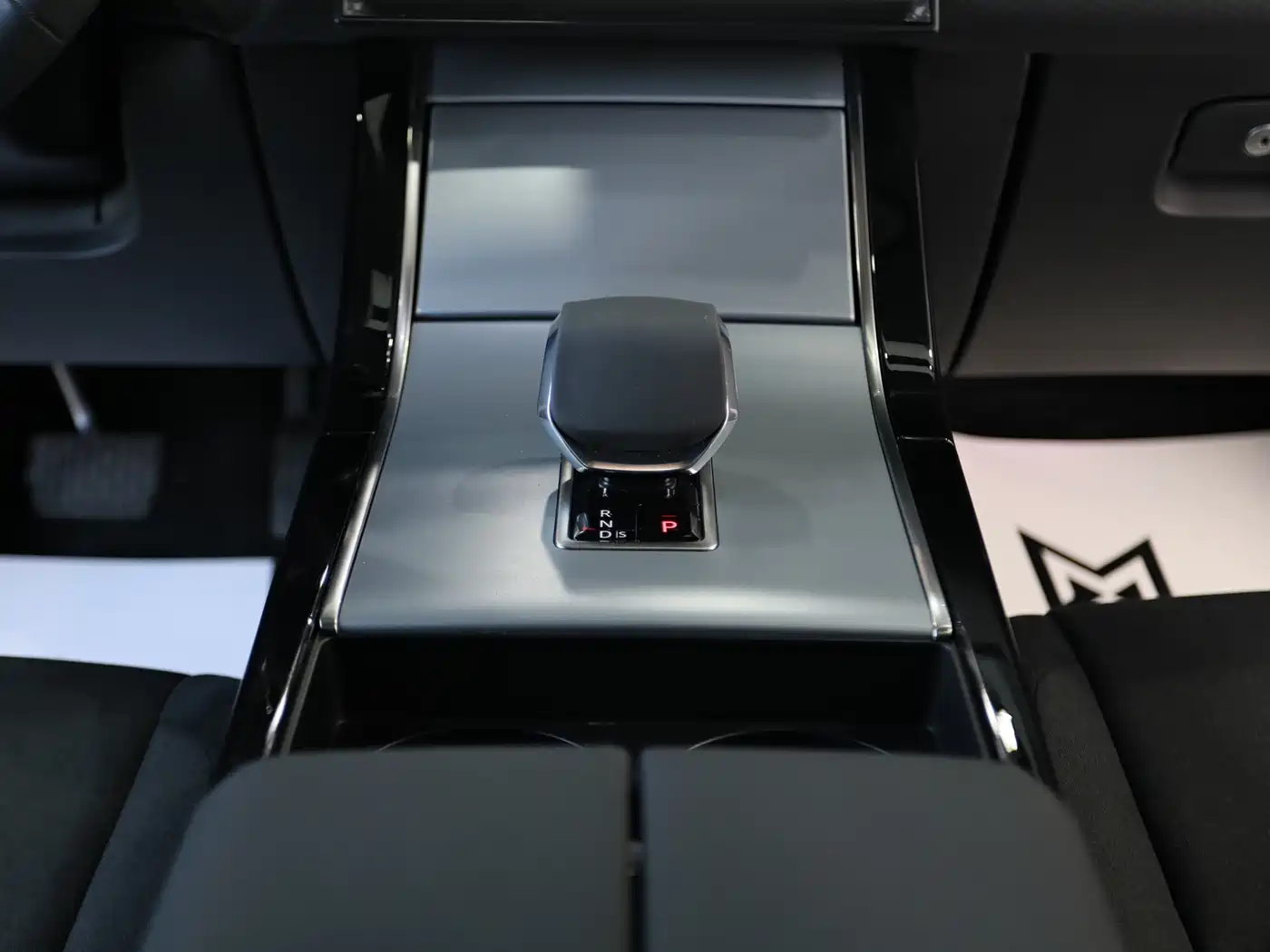 Land Rover Range Rover Velar 2024 S фото 12