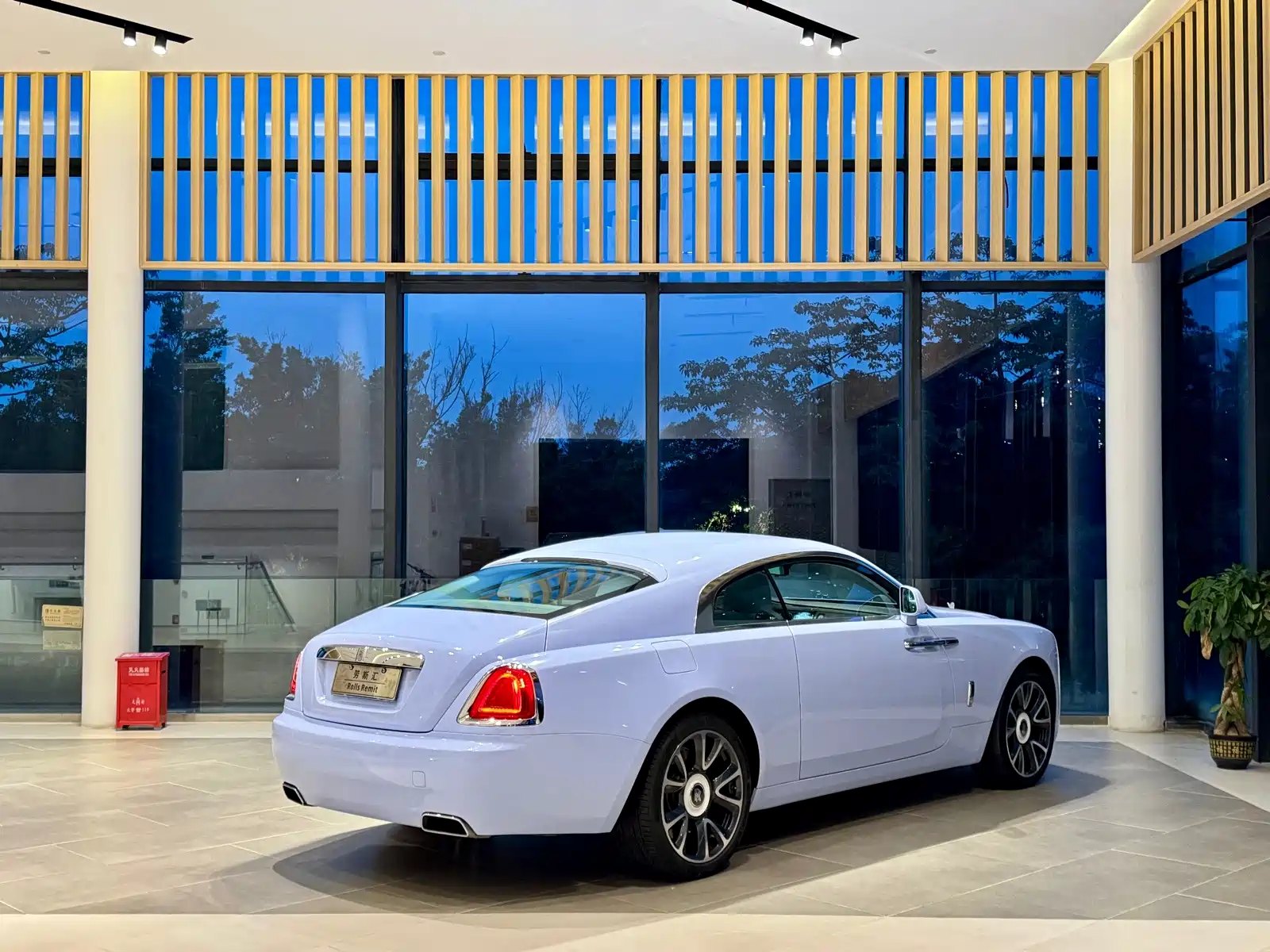 Фото 3 - Rolls-Royce Wraith