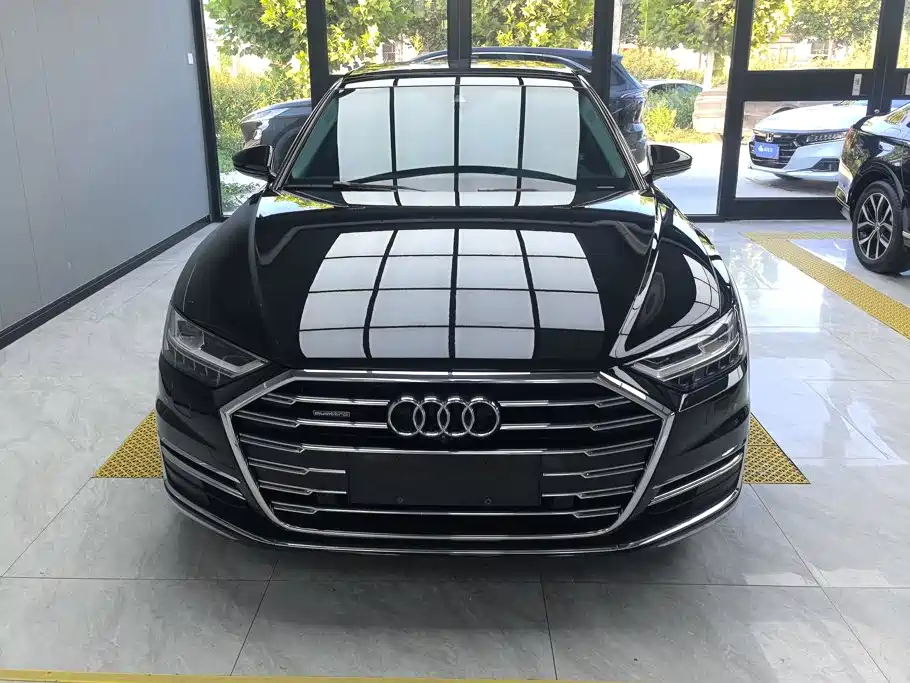 Photo 2 - Audi A8