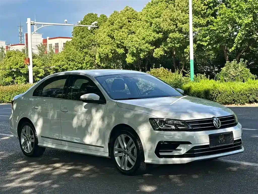 Volkswagen Sagitar 2018 1.6L Automatic Comfort фото 3