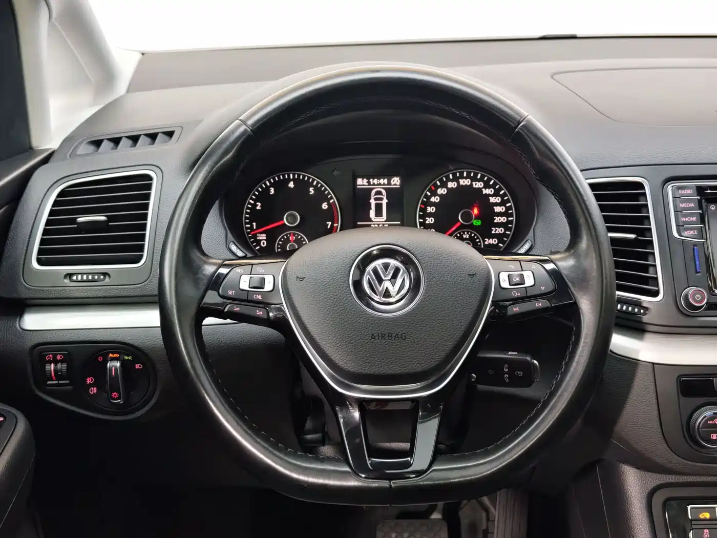 صورة 25 - Volkswagen Sharan
