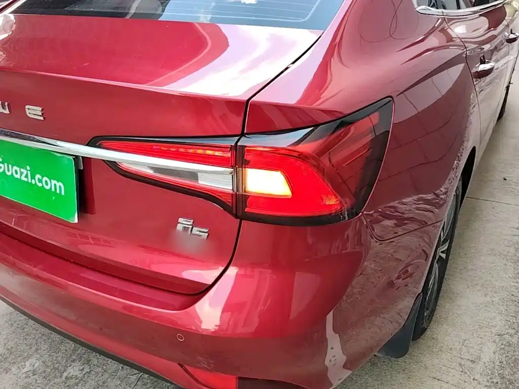 Фото 8 - Roewe i5