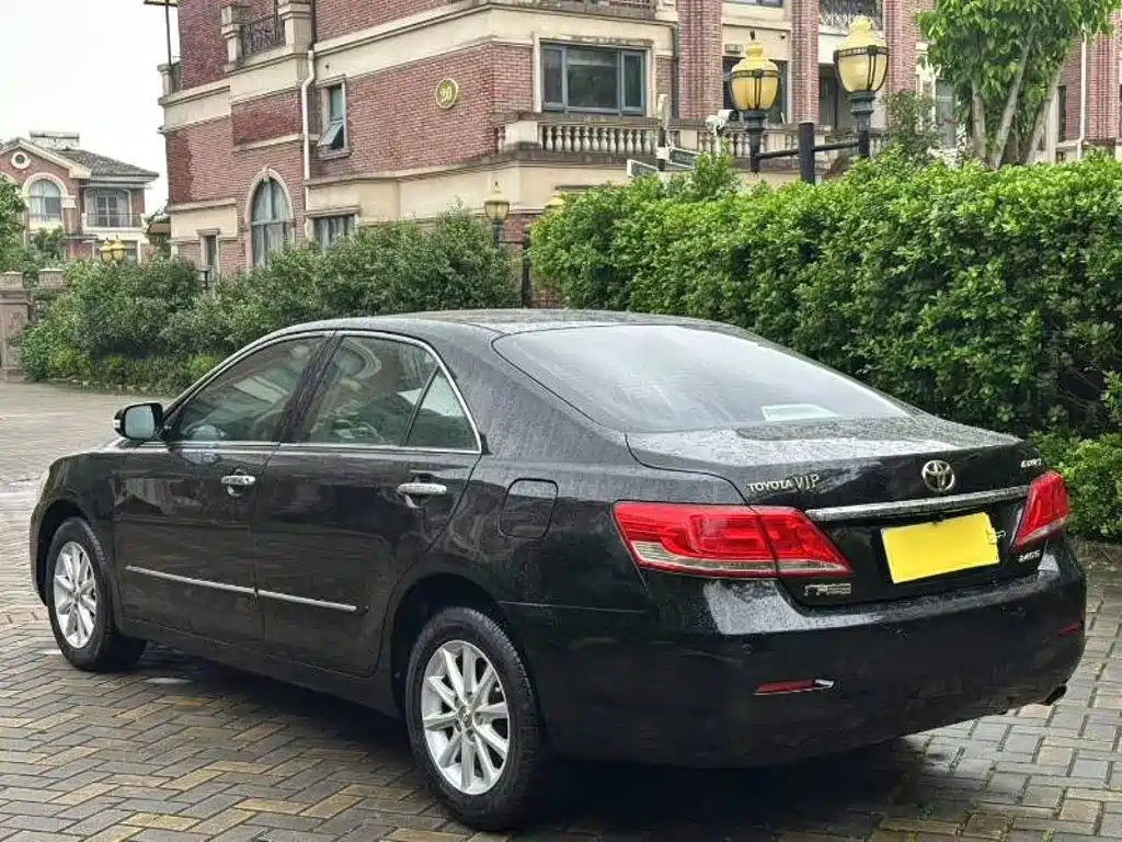 Фото 6 - Toyota Camry
