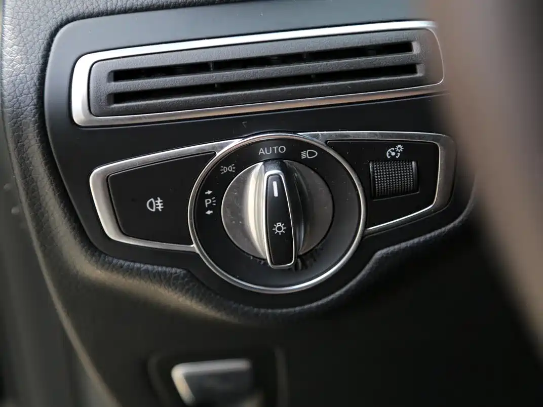 Mercedes-Benz GLC 2018 Facelift GLC 260 4MATIC Dynamic фото 11