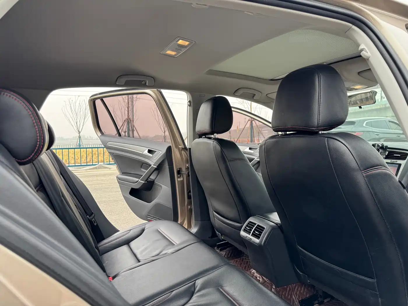 Volkswagen Golf 2016 1.6L Automatic Comfort фото 24