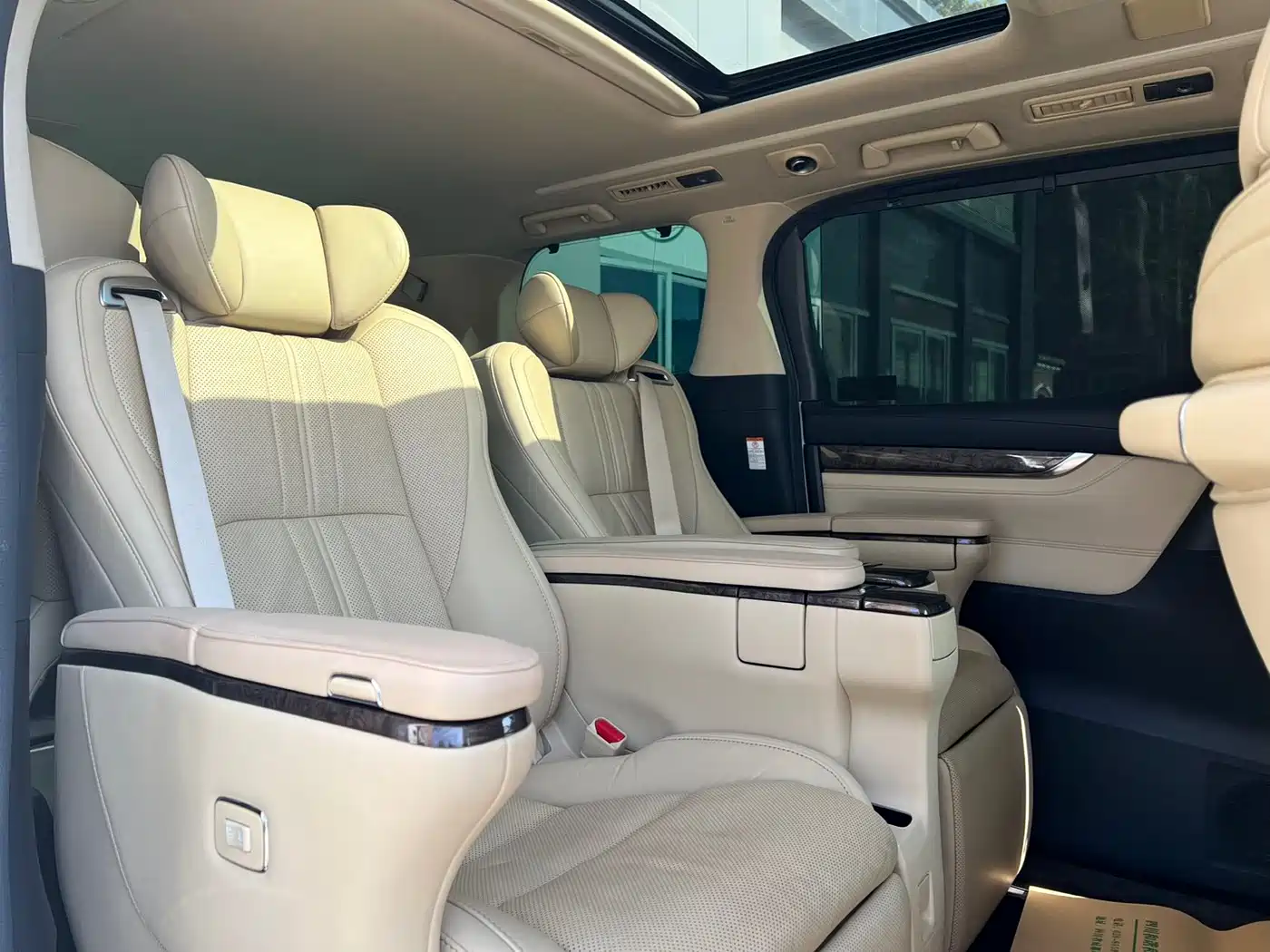 Toyota Alphard 2020 Hybrid 2.5L Premium Edition фото 9