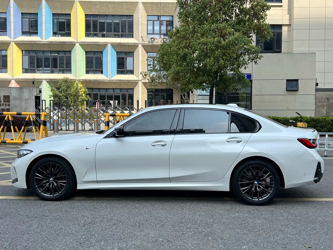 BMW 3-SERIES