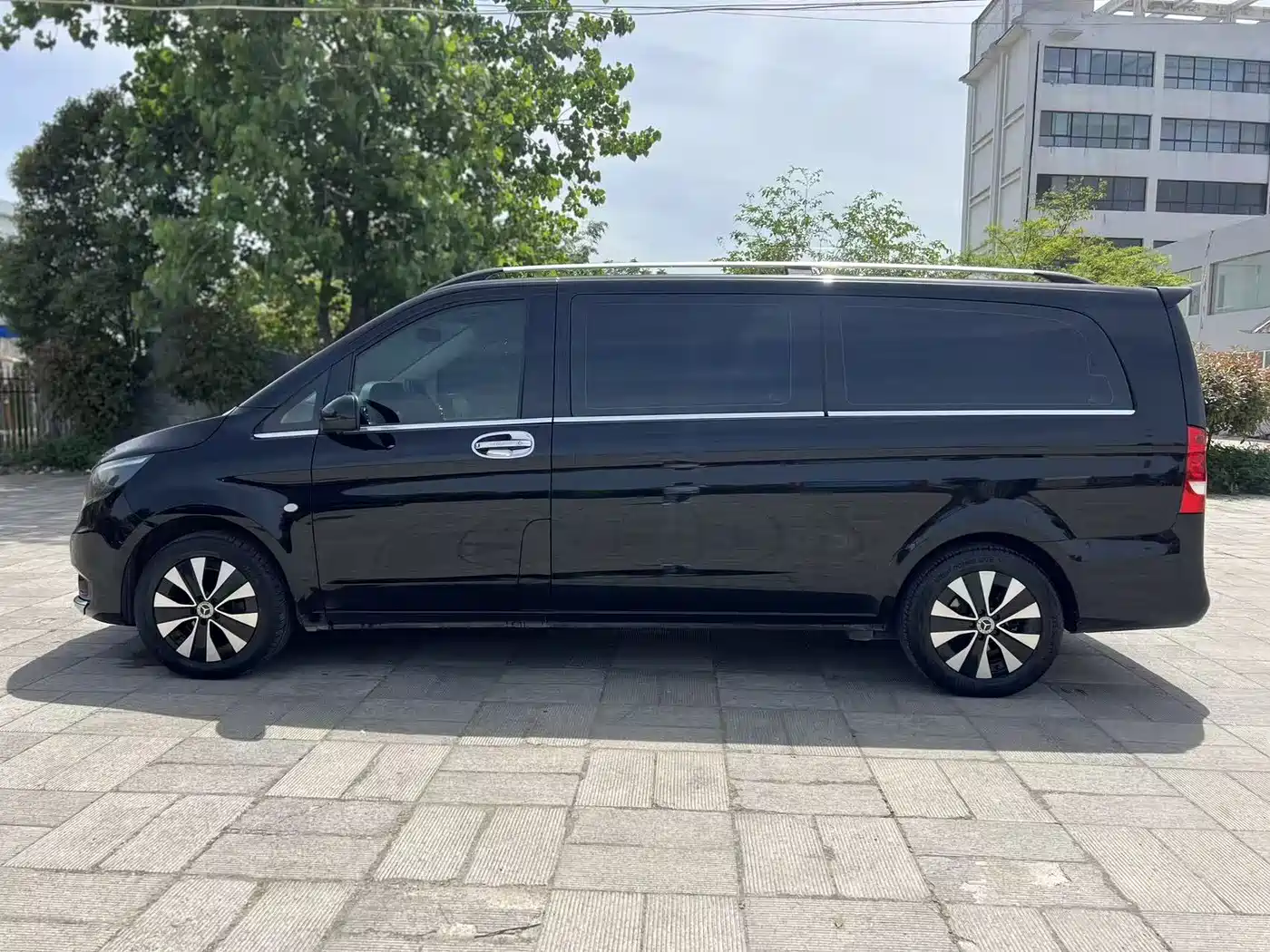 Mercedes-Benz Vito 2023 2.0T Elite 9-Seater фото 9