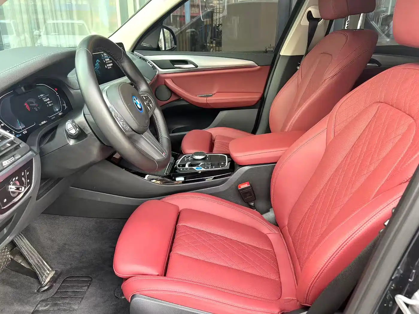 Photo 8 - BMW iX3