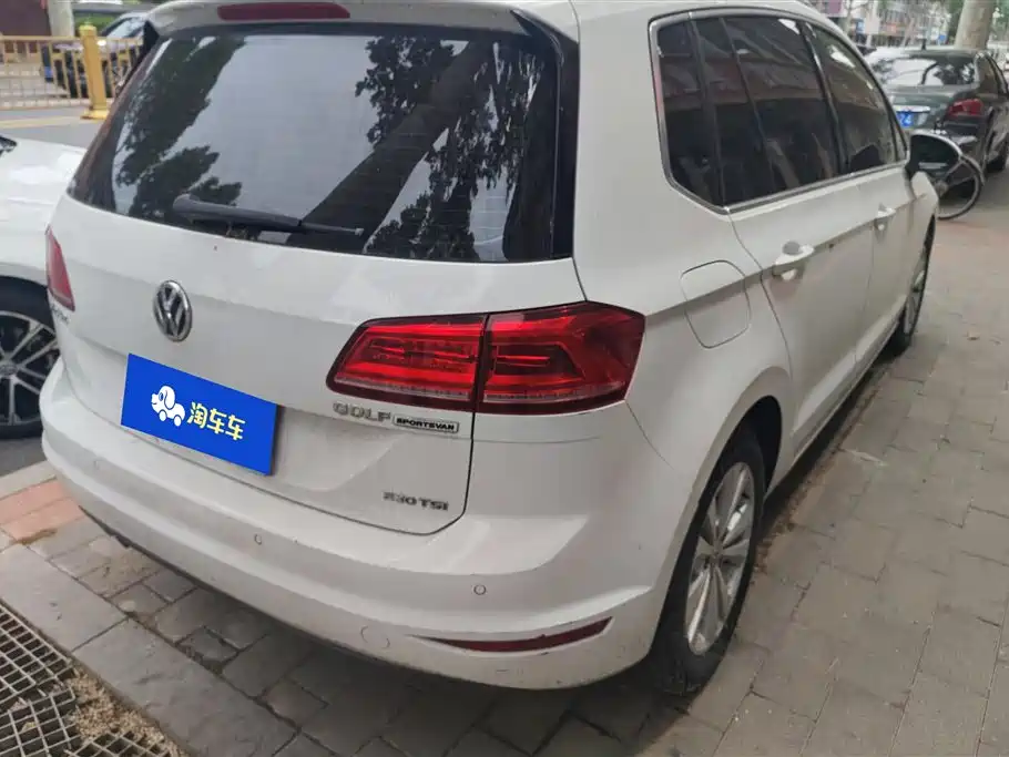Volkswagen Golf Sportsvan 2016 230TSI Automatic Progressive фото 3