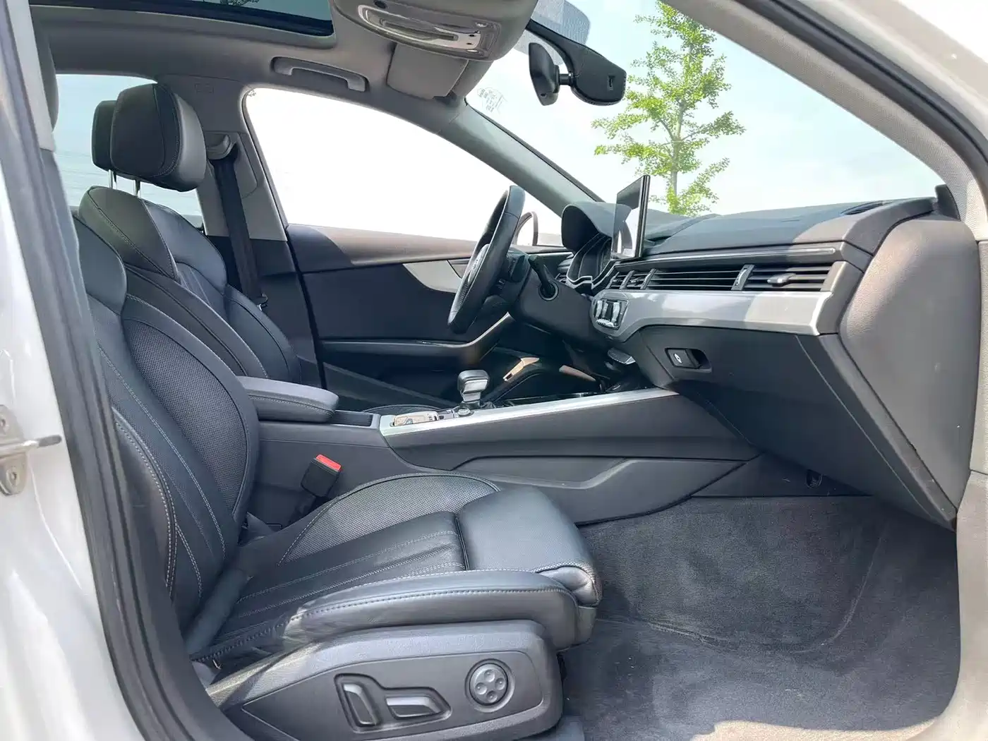 Audi A4L 2020 40 TFSI Luxury Dynamic фото 17