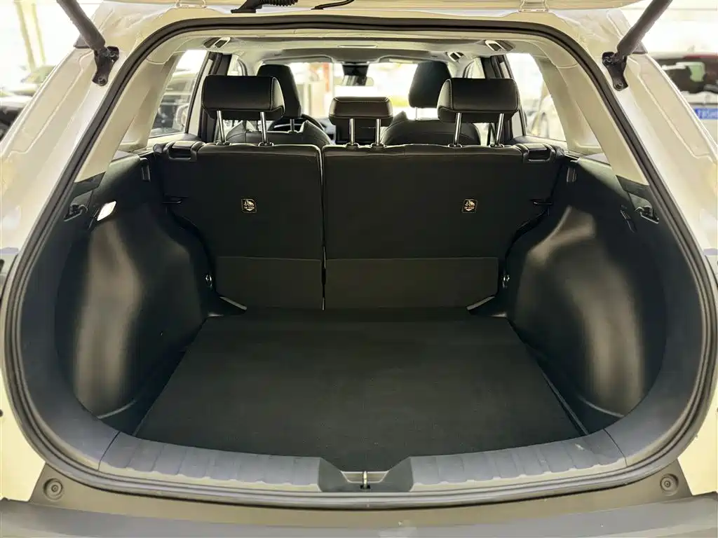 Toyota Frontlander 2022 2.0L CVT Luxury PLUS Edition фото 13