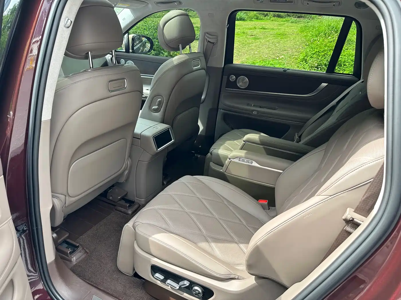 AITO Wenjie AITO M9 2025 Extended Range Max 52kWh 6-Seater фото 11