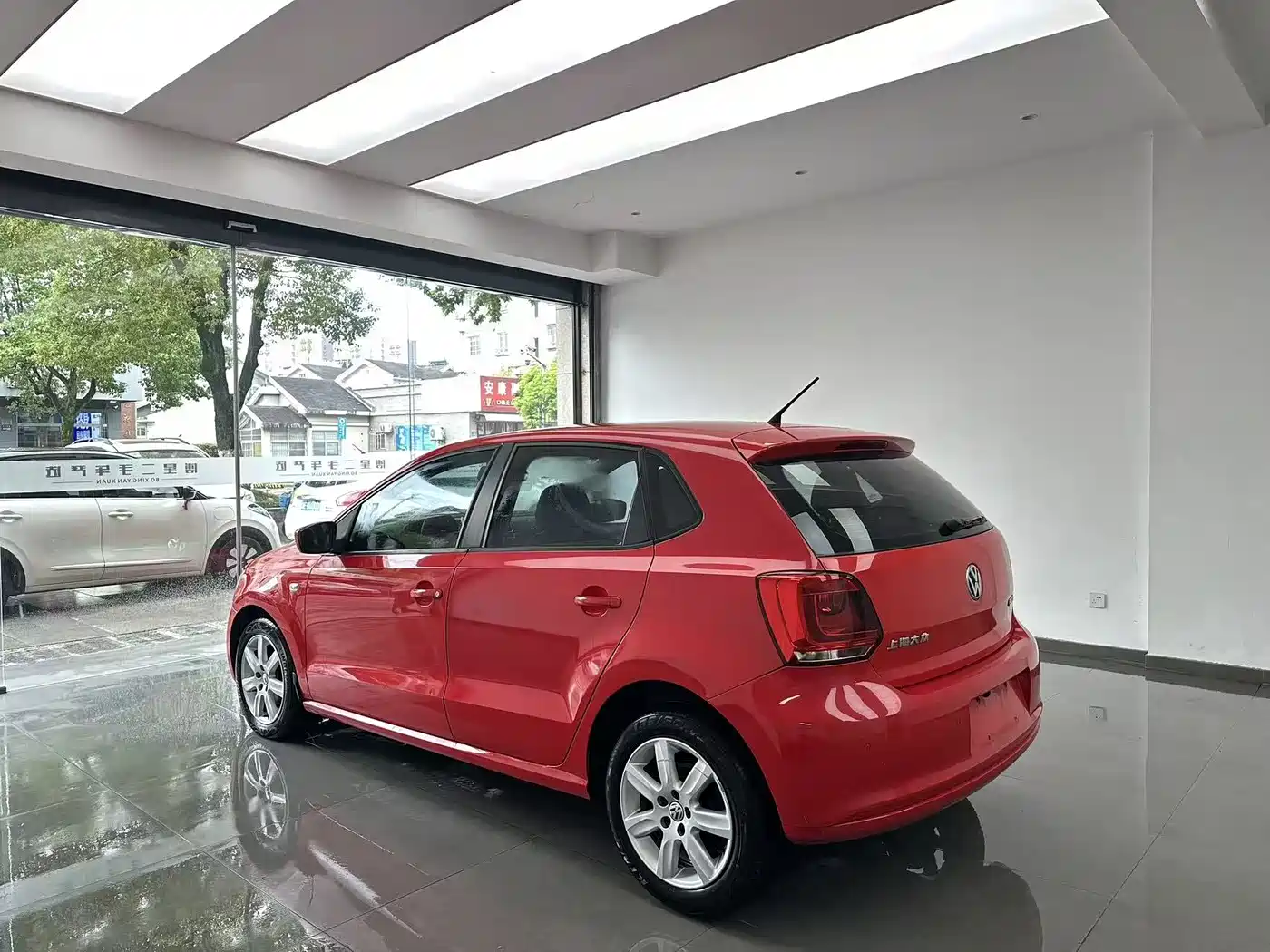 Volkswagen Polo 2013 1.4L Automatic Comfort Edition фото 7