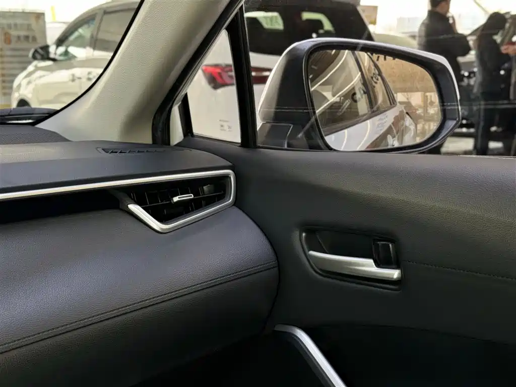 Toyota Frontlander 2022 2.0L CVT Luxury PLUS Edition фото 25