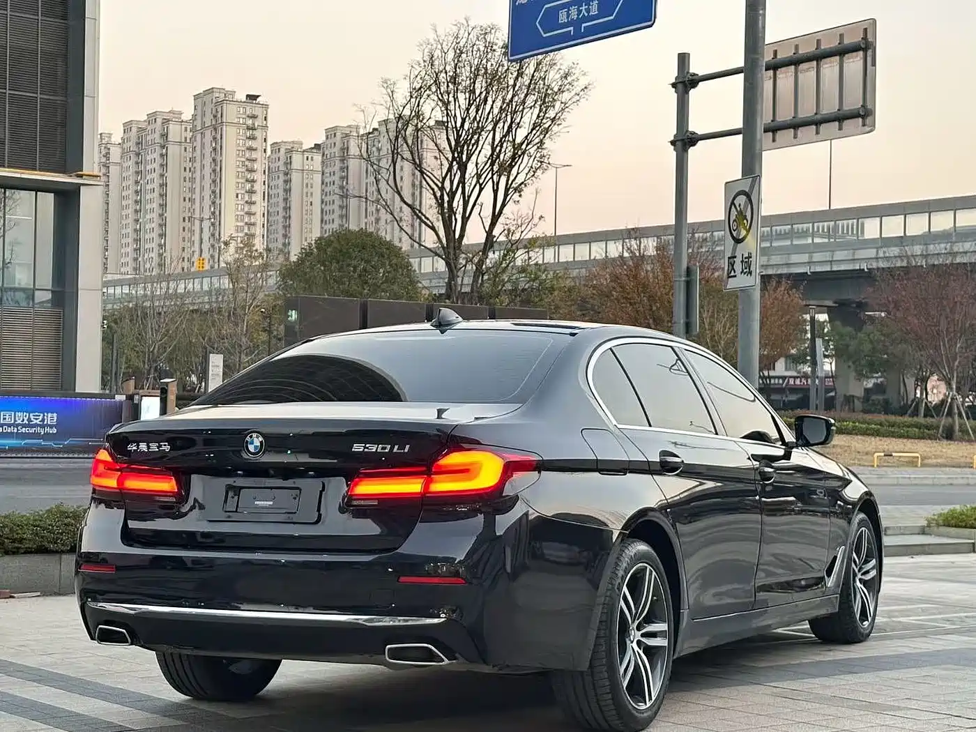 BMW 5-SERIES