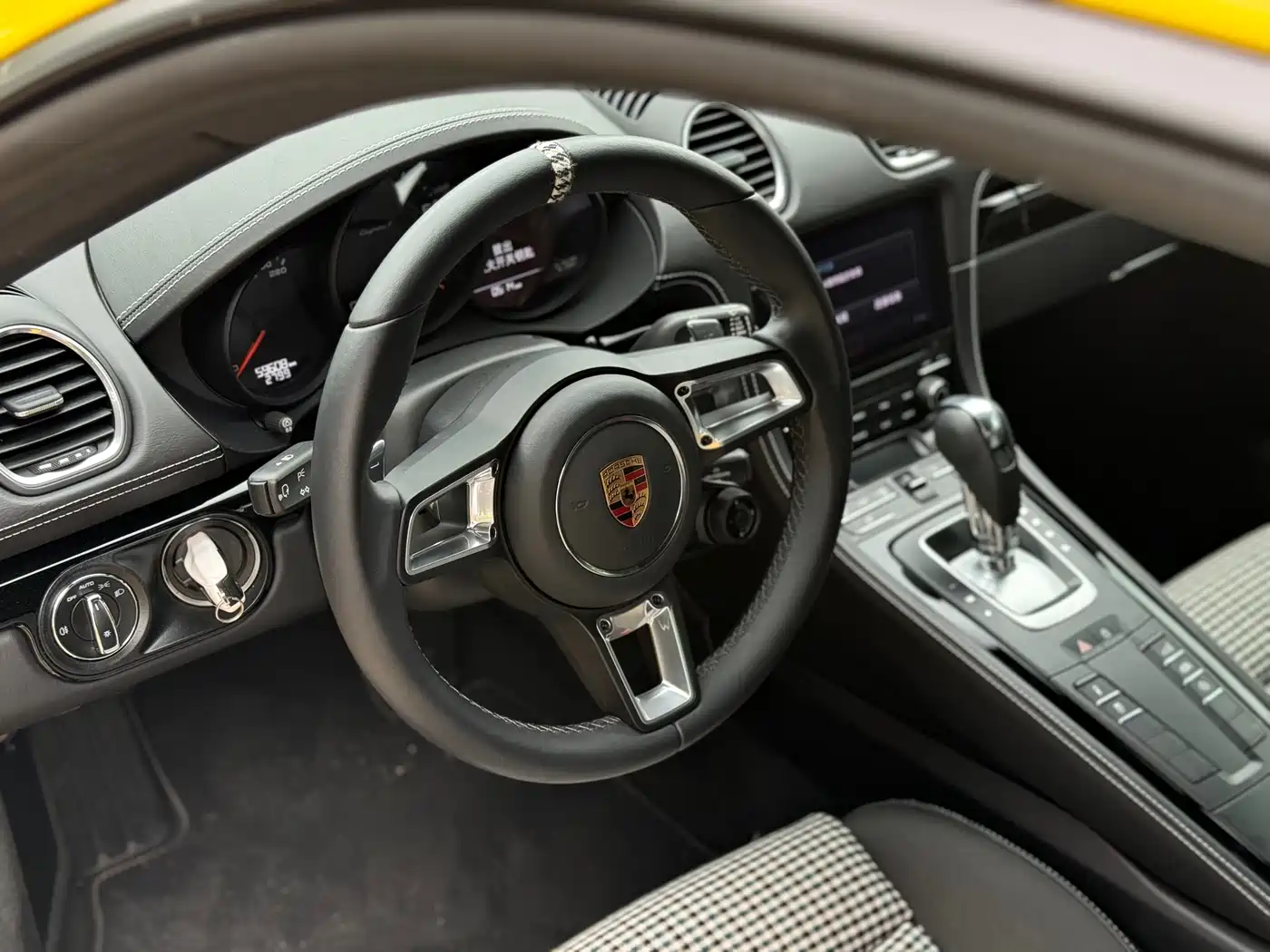PORSCHE 718