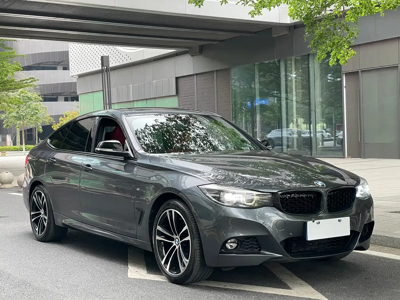 BMW 3 Series GT 2019 330i xDrive M Sport Black Night Edition фото 3