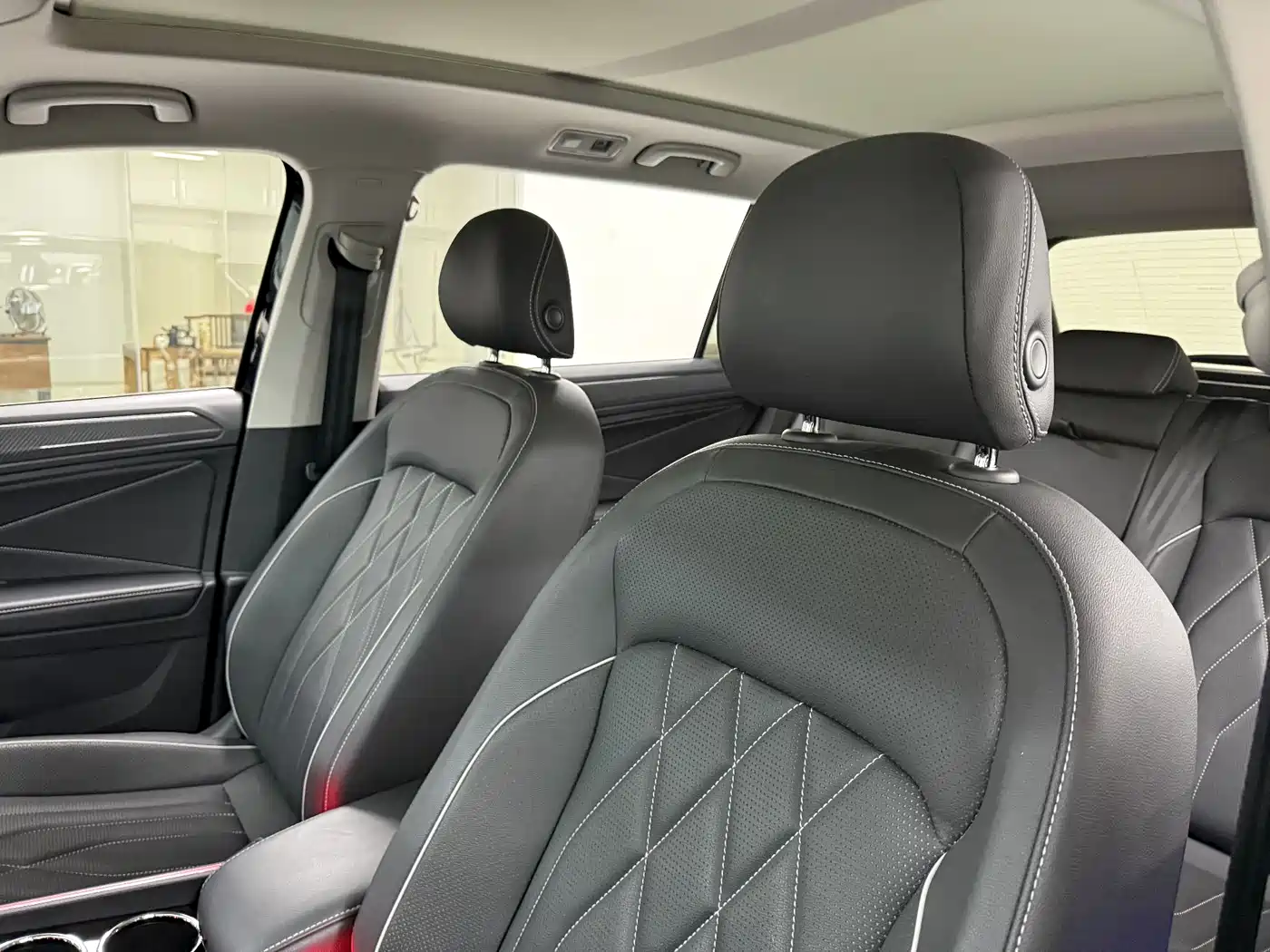 Volkswagen Tiguan L 2023 330TSI Auto 2WD R-Line Premium Edition фото 11