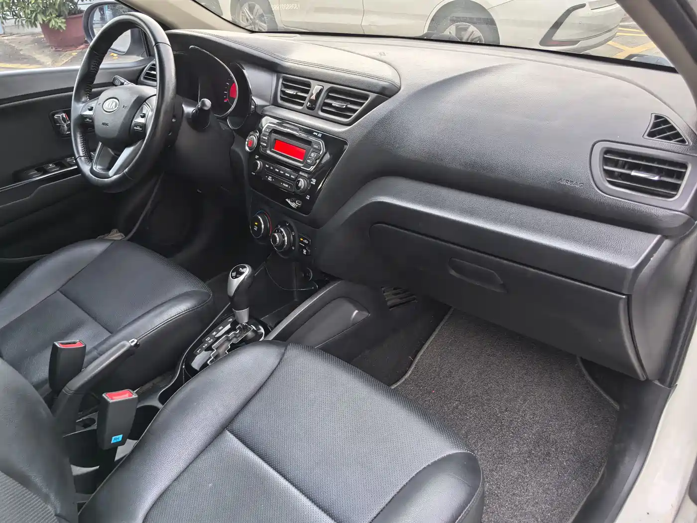 Photo 18 - Kia K2
