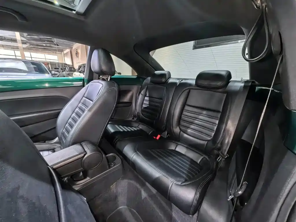 Volkswagen Beetle 2017 180TSI Emerald Classic Edition фото 14