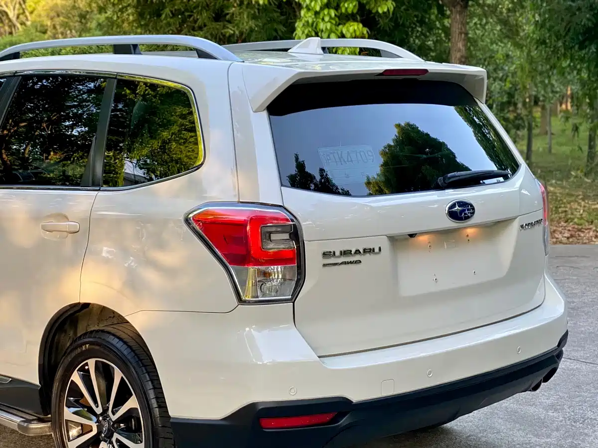 Subaru Forester 2016 2.5i Prestige Navigation Edition фото 16