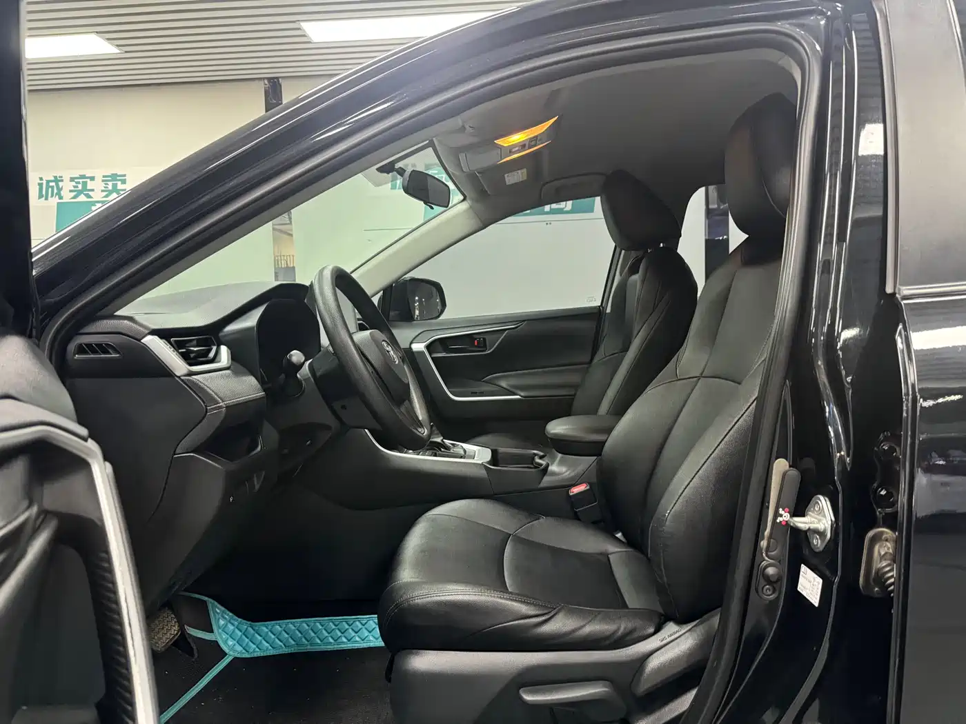Toyota Wildlander 2022 2.0L CVT FWD Leading Edition фото 8