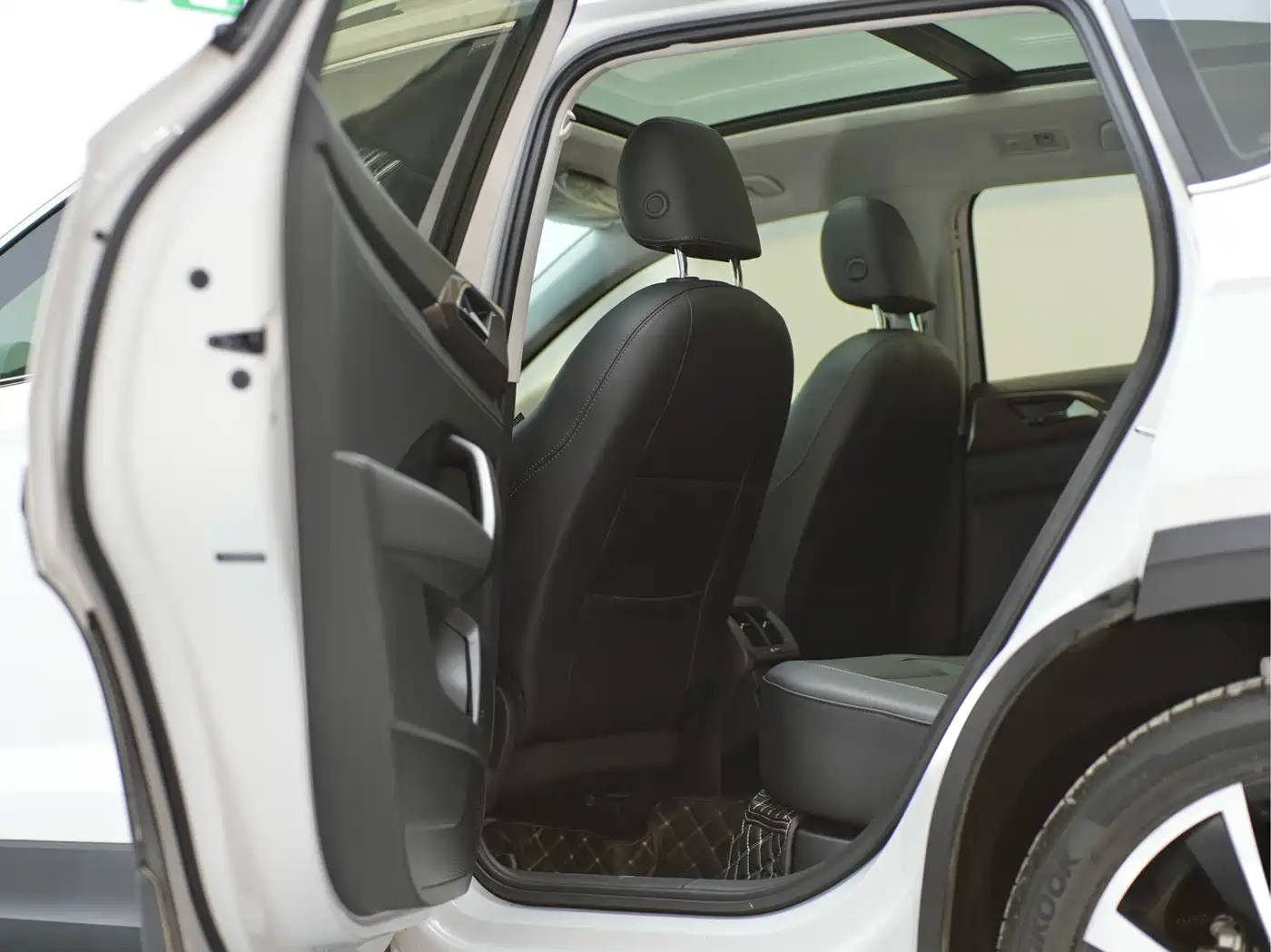 Volkswagen Tharu 2022 280TSI FWD Luxury Edition фото 14